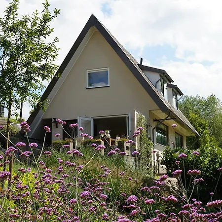 Bed & Breakfast Het Bommels Dijkhuis