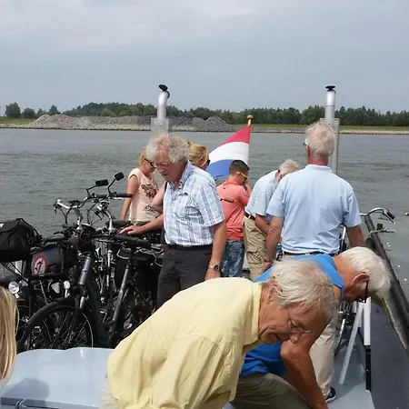 Bed & Breakfast Het Bommels Dijkhuis *